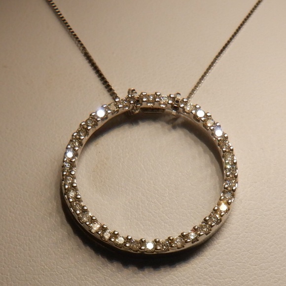 Jewelry - 10k White Gold diamond pendant